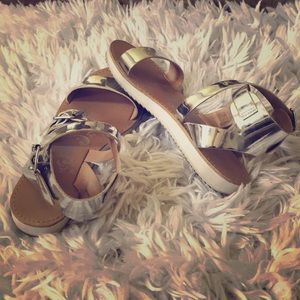 Metallic Sandals !